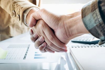 Mit Partnerschaften vor Ort das passende Organisationsmodell für Ihr Windenergieprojekt realisieren. Mit Partnerschaften vor Ort das passende Organisationsmodell für Ihr Windenergieprojekt realisieren.